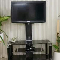 تلویزیون به همراه میز