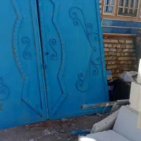 درب بزرگ ماشین روی حیاتی در حد نو