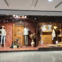 ویترین و دکور فروشگاه