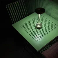میز و صندلی کافه ای رنگ خاص