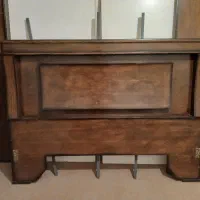 تخت چوبی دونفره بسیار تمیز