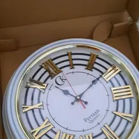ساعت دیواری سفیدگرد