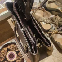 کیف و کفش|کیف، کفش، کمربند|رشت, گلسار|دیوار
