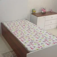 تخت نوزادی و نوجوانی همراه با تشک