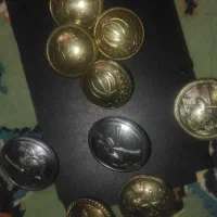 تعدادی دکمه قدیمی  به رنگه طلا|کلکسیون اشیاء عتیقه|فرمهین, |دیوار