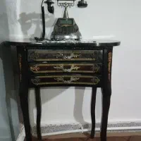 (میز تلفن) و (ساعت دری )