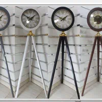 ساعت ایستاده سه پایه