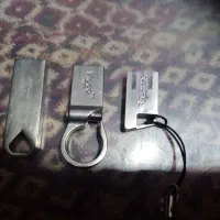 ۳ عدد فلش فلزی  ۱ ملیون  ۲ تا ۸ گیگ و یکی ۴ گیگ