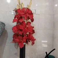 گل و گلدان بزرگ زیبا