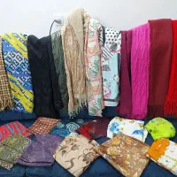 تعدادی شال و روسری فقط ۹۰ تومن