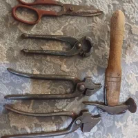 ۲عددگاز چکش میخ کش قیچی درویش اهن بر کفاشی پیشکار