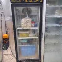 یخچال ایستاده و...