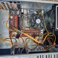 کیس کامپیوتر و مانیتور