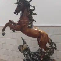مجسمه اسب