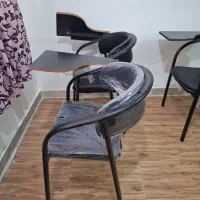 صندلی دسته‌دار دانشجویی تمیز