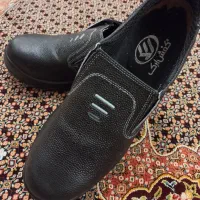 کفش ایمنی وکار سایز چهل ودو قیمت یکوپانصد