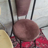 شش تا صندلی رویه مخمل ومیز گرد