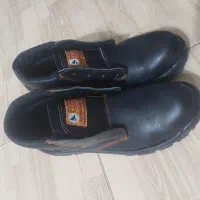 فروش دوجفت کفش ایمنی ولباس کار یک دست