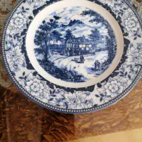 لباس دخترانه وبشقاب دیوارکوب|لباس|شیراز, شهرک پرواز|دیوار