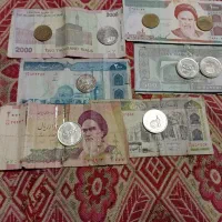 چند عدد سکه. پول کاغذی قدیم.پیامک بفرس زودتردیده م