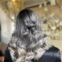 اموزش رنگ و لایت در مرکز تخصصی ماه ناز