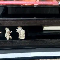 جاکفشی و میز تلوزیون