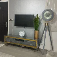 ست میز تلویزیون و ساعت ایستاده در حد نو