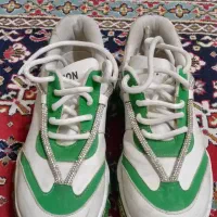 یک جفت کتونی درحد نو