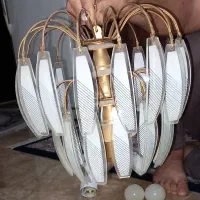 تعدادی پایه چراغ سقفی و لوستر