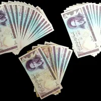 دسته اسکناس ۱۰۰ ریالی یک ردیف ۳ تایی و ۲ جفت ۲تایی