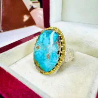 انگشتر فوق لوکس سنگ فیروزه آبی درباری رگه طلایی