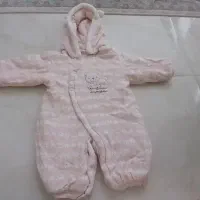 تعدادی کاپشن و لباس بچگانه|کفش و لباس بچه|اندیشه, اندیشه فاز ۱|دیوار