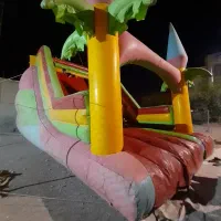 سرسره بادی و استخرتوپ