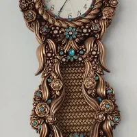 ساعت دیواری طلایی