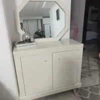 کنسول آیینه زیبا کاملا سالم و درحد نو