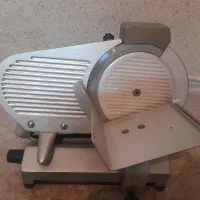 کالباس بر ترازو دار