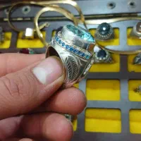 انگشتر نقره و تسبیح سندلوس و کهربا