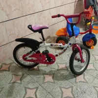 دوچرخه و کالسکه و سه چرخه