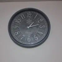 ساعت دیواری ساده و شیک ،نو تمیز و سالم