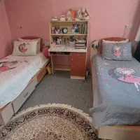 دو عدد تخت ۱ نفره و کمد و میز آرایش و میزتحریر|تخت و سرویس خواب|کرج, کوی بعثت|دیوار