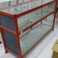 دو عدد ویترین با شیشه کامل