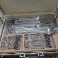 فروش فوری قاشق و چنگال نو همراه با چمدانش