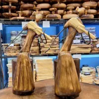 مجسمه  چوبی