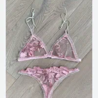 یک عدد لباس زیر فانتزی