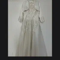 لباس عروس گیپور و نگین کار شده . به دلیل مهاجرت|لباس|رشت, کوی مهر|دیوار