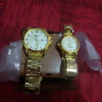 یک جفت ساعت طلایی