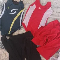 دو دست لباس ژیمناستیک اسپورت