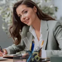 استخدام منشی در ارایشگاه