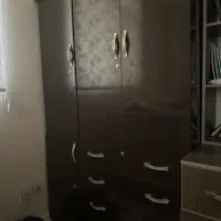 کتابخانه و کمد لباس