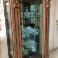 ویترین چوبی تمیز